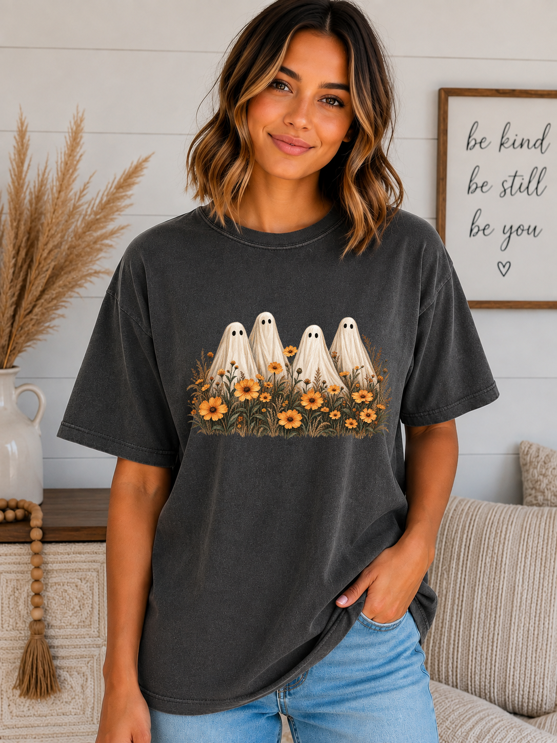 Comfort Colors Fall Ghost Floral T-Shirt – Cute Vintage Halloween Ghosts & Wildflowers Cozy Autumn Graphic Tee
