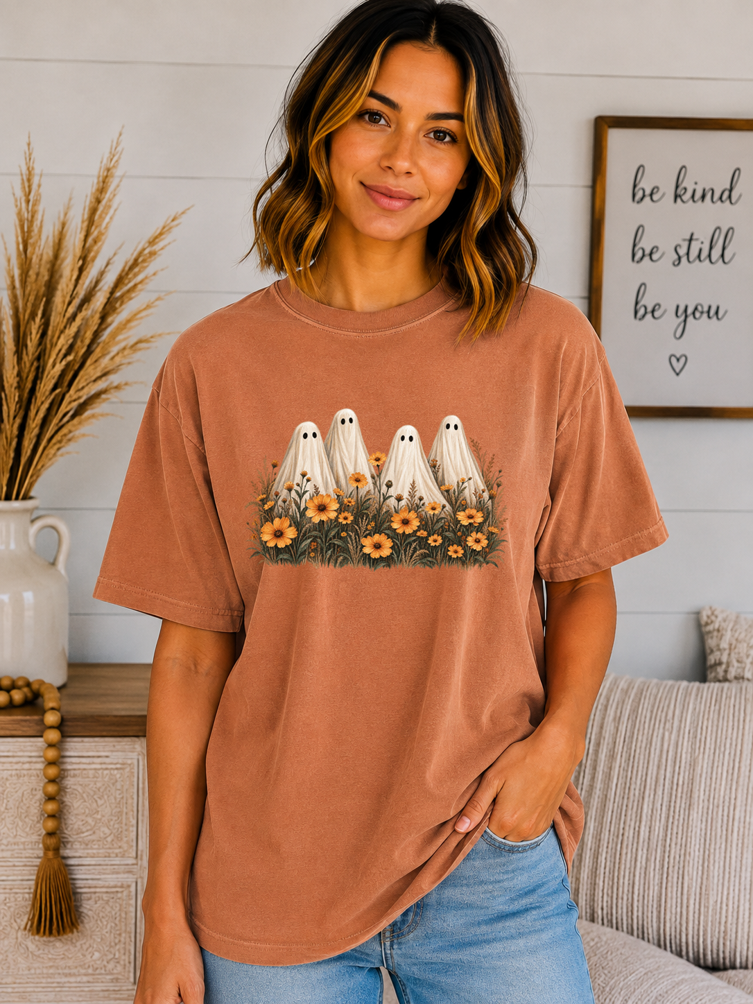Comfort Colors Fall Ghost Floral T-Shirt – Cute Vintage Halloween Ghosts & Wildflowers Cozy Autumn Graphic Tee