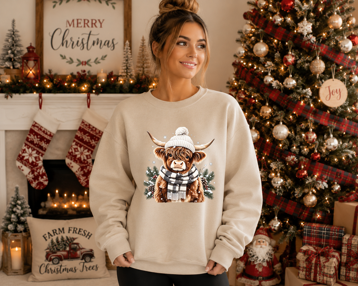 Cozy Highland Cow Christmas Sweatshirt – Winter Highland Cow Graphic Crewneck – Festive Farm Christmas Shirt – Holiday Cow Sweatshirt