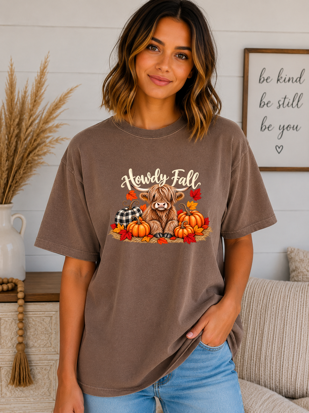 Howdy Fall Highland Cow Comfort Colors T-Shirt – Cute Fall Pumpkin Graphic Tee, Cozy Autumn Highland Cow Shirt, Buffalo Plaid Design