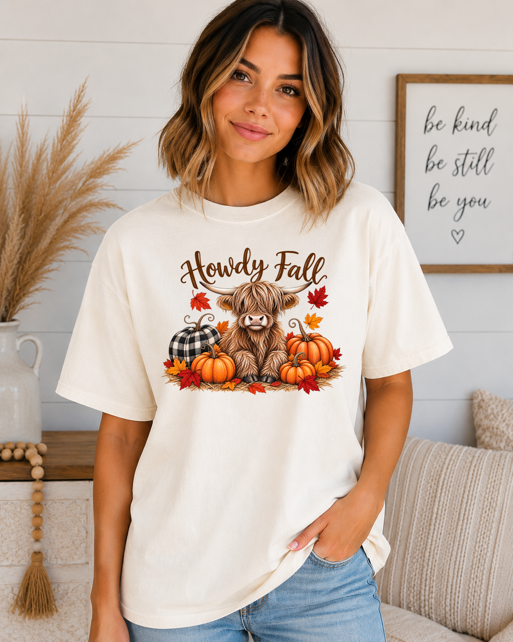 Howdy Fall Highland Cow Comfort Colors T-Shirt – Cute Fall Pumpkin Graphic Tee, Cozy Autumn Highland Cow Shirt, Buffalo Plaid Design