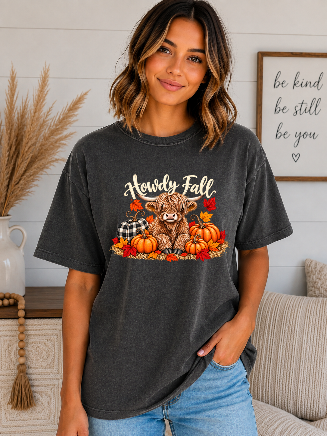 Howdy Fall Highland Cow Comfort Colors T-Shirt – Cute Fall Pumpkin Graphic Tee, Cozy Autumn Highland Cow Shirt, Buffalo Plaid Design
