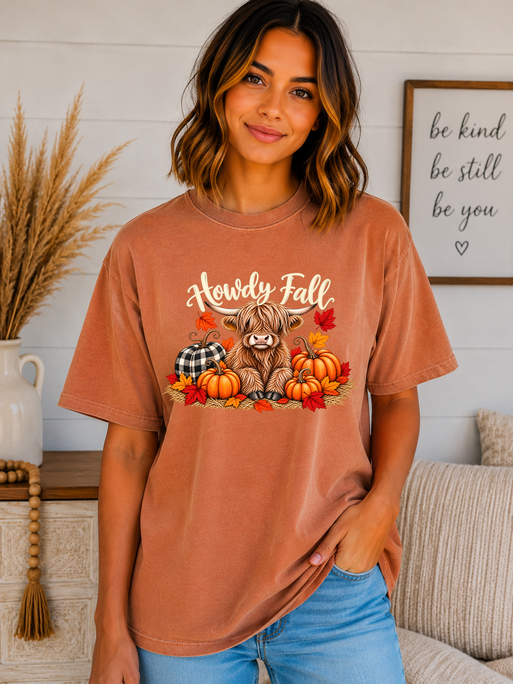 Howdy Fall Highland Cow Comfort Colors T-Shirt – Cute Fall Pumpkin Graphic Tee, Cozy Autumn Highland Cow Shirt, Buffalo Plaid Design